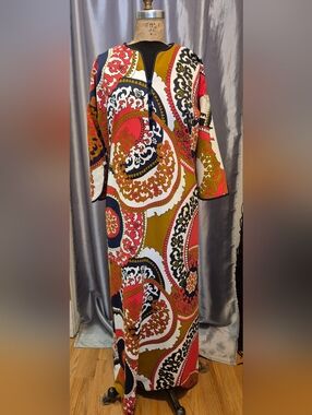 TORI RICHARDS Honolulu 1960's Navy White Paisley Print Caftan Maxi Dress